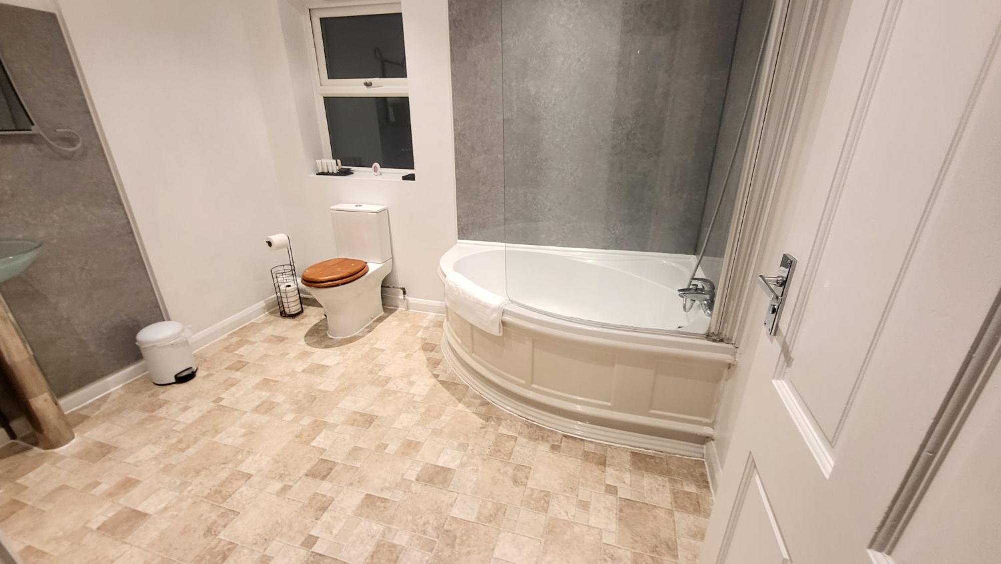 Appartement Garland Spacious 4 Bedroom House With Garden And Parking *