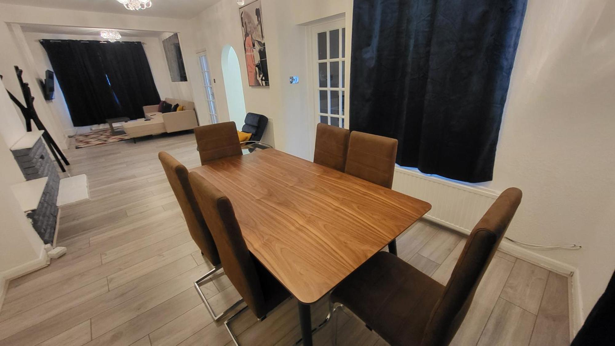 Garland Spacious 4 Bedroom House With Garden And Parking Appartement