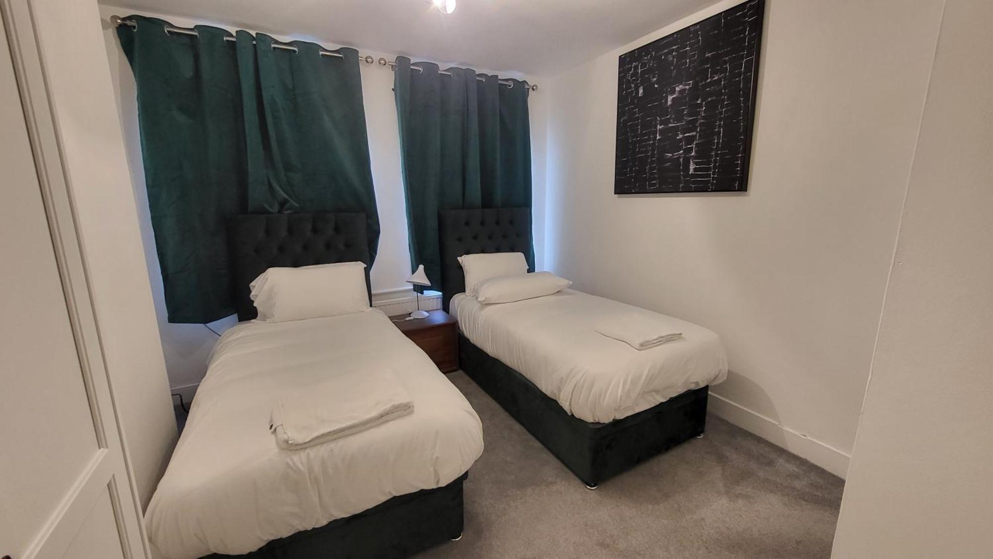 Garland Spacious 4 Bedroom House With Garden And Parking Appartement Londres