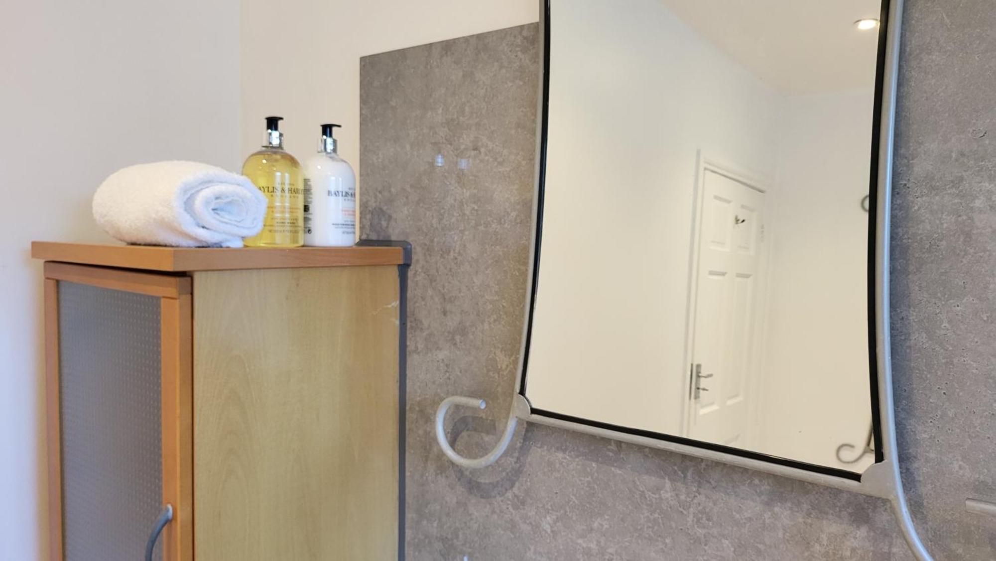 Garland Spacious 4 Bedroom House With Garden And Parking Appartement