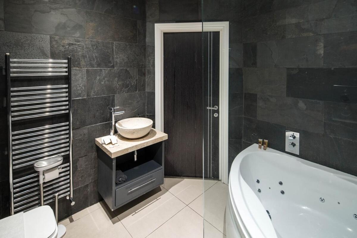 Huge Penthouse Retreat Next To Old Street Station *