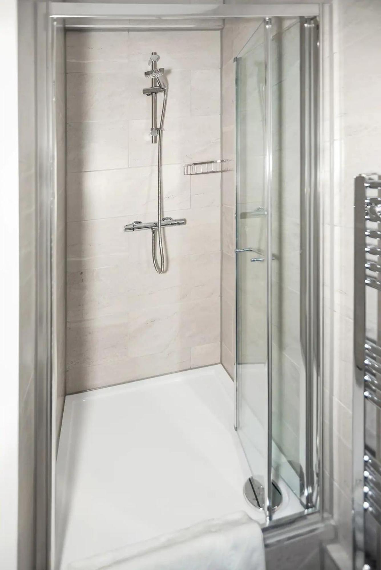 Chic Ensuite - 10% Off - 3 Min To Trains -pass The Keys Lejlighed *