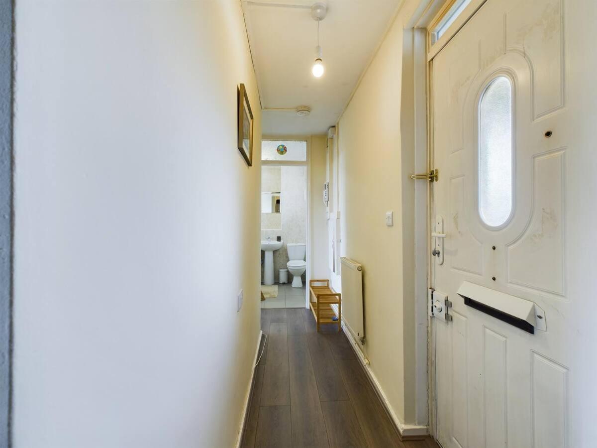 Lovely 1 Bedroom Serviced W Patio Sleeps 3 Pass The Keys Lägenhet *