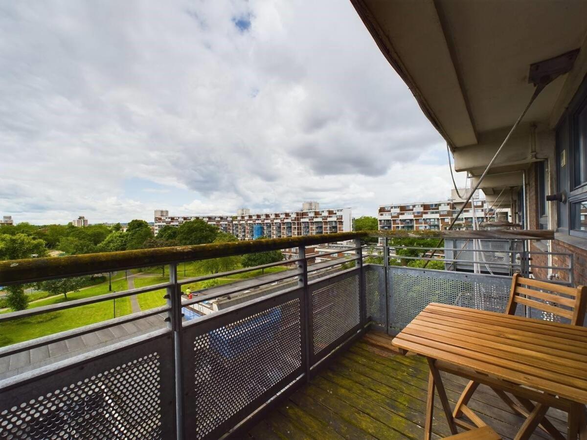 Lovely 1 Bedroom Serviced W Patio Sleeps 3 Pass The Keys Lägenhet *