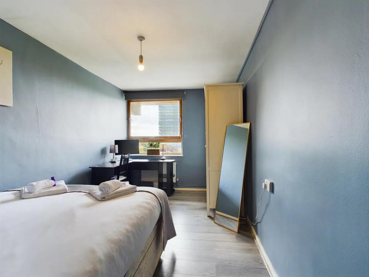 Lovely 1 Bedroom Serviced W Patio Sleeps 3 Pass The Keys Lägenhet *