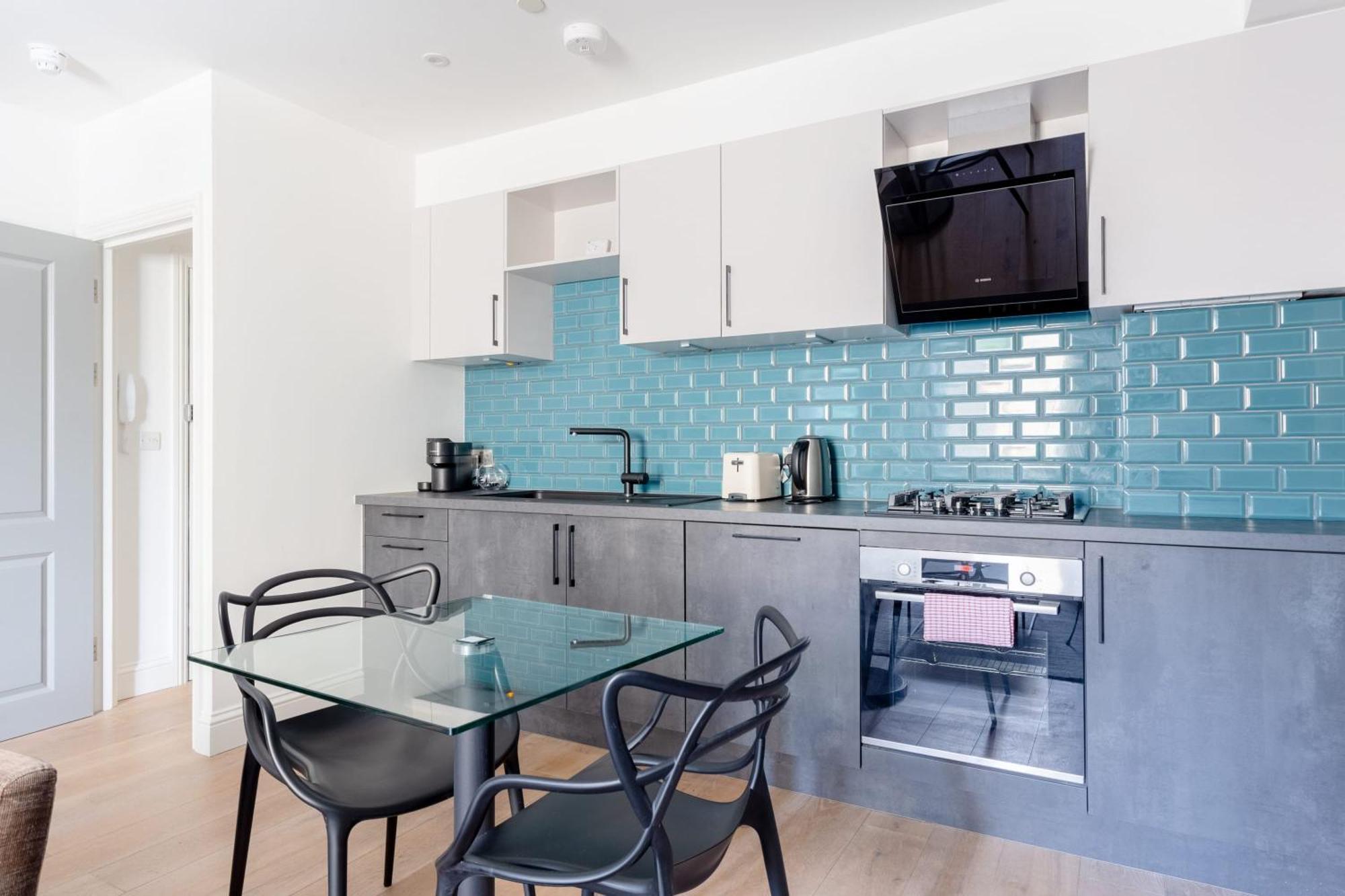 Refurbished Kensington With Balcony Near Tube Lägenhet *