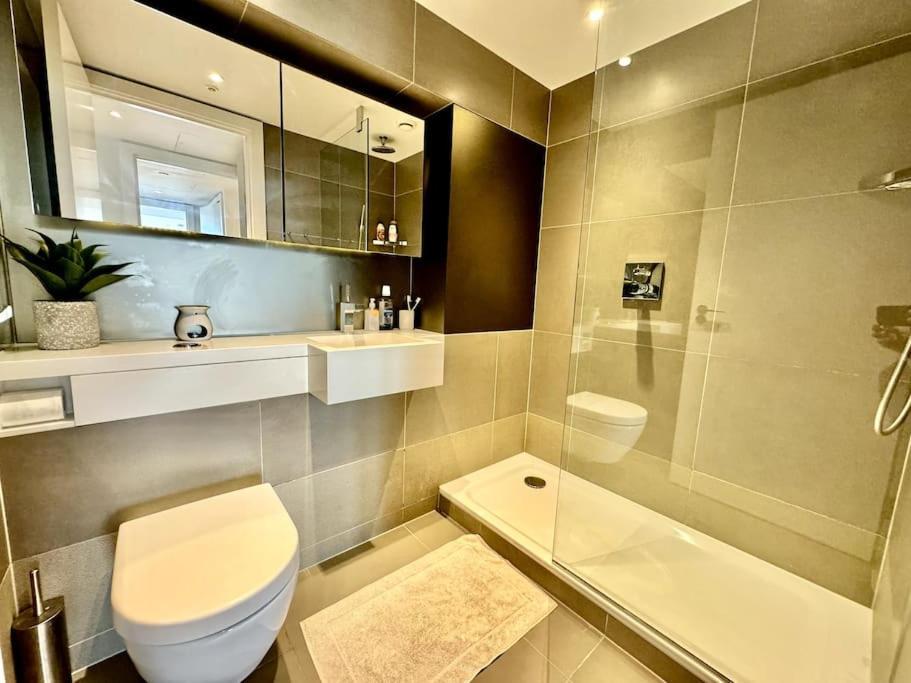 Battersea Power Station River View 2bed 2bath Lägenhet London