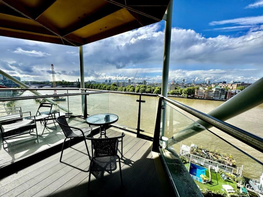 Battersea Power Station River View 2bed 2bath Lägenhet *