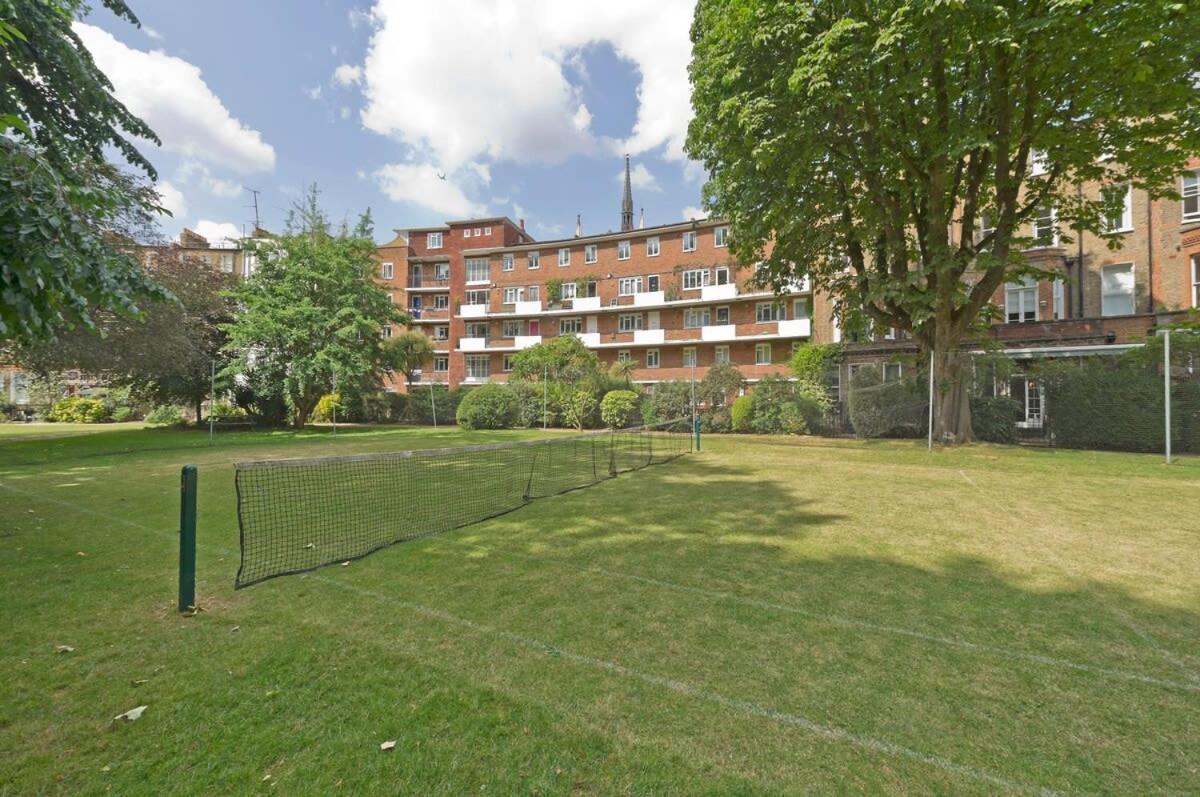 Leafy Earls Court 3 Bed Flat Londres