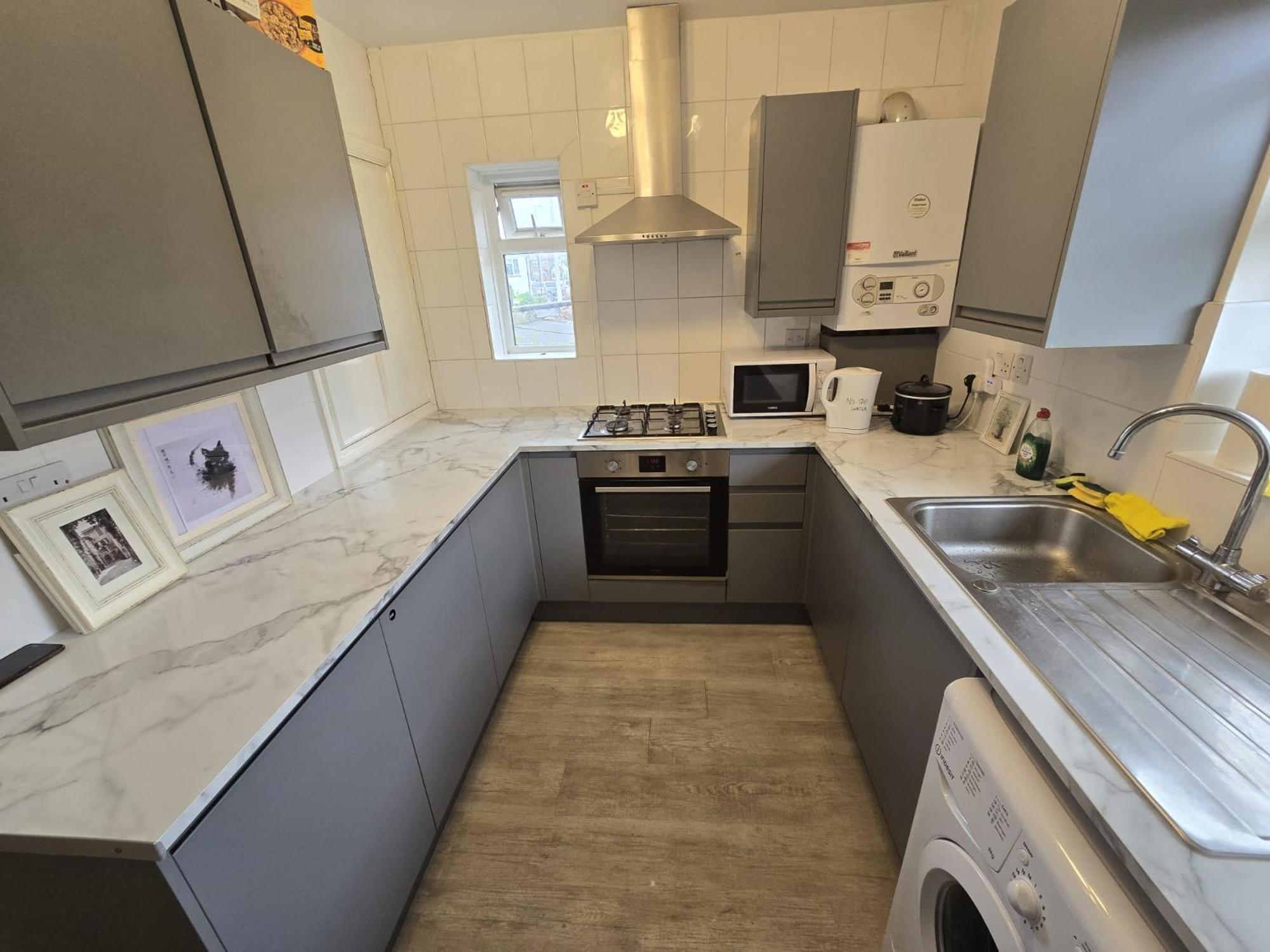 L'auberge Close Syon Lane Station And Heathrow London