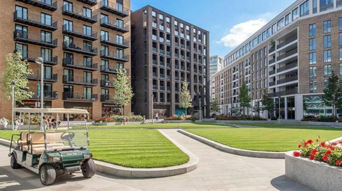 Double In A Flat In Royal Wharf Privat overnatting *