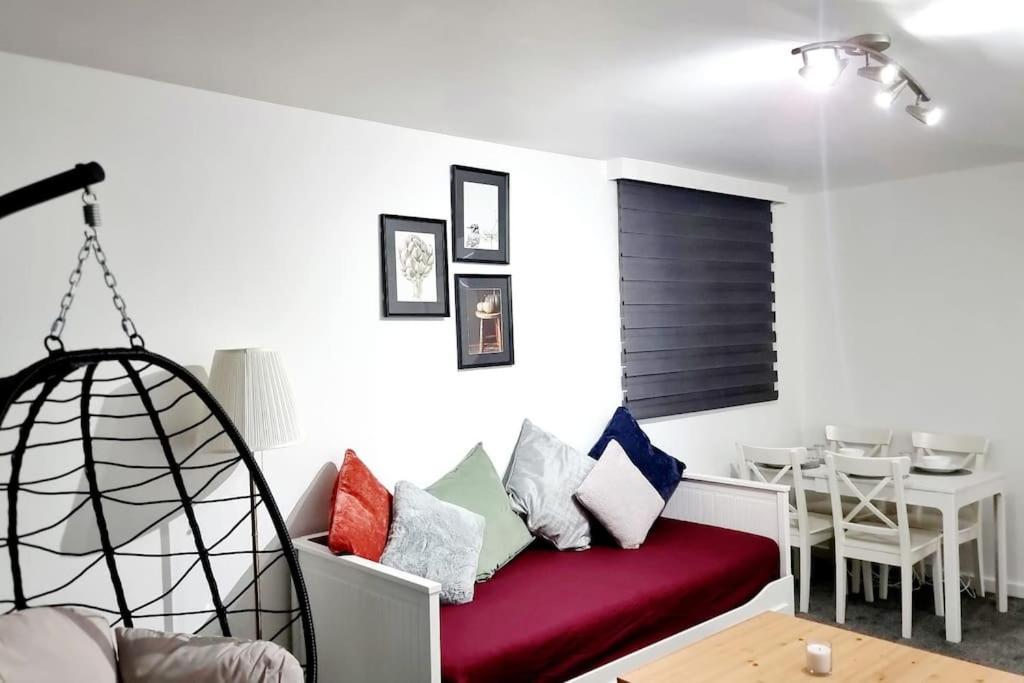 1 Bed Flat With Free Parking In E13 Apartment *