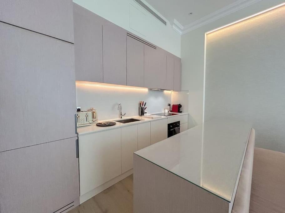 Stylish 2 Bed Flat On The Iconic Gloucester Road Lägenhet London