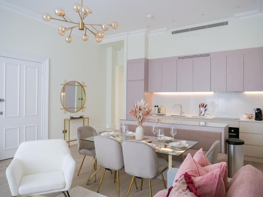 Stylish 2 Bed Flat On The Iconic Gloucester Road Lägenhet London