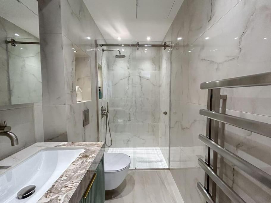 Stylish 2 Bed Flat On The Iconic Gloucester Road Lägenhet