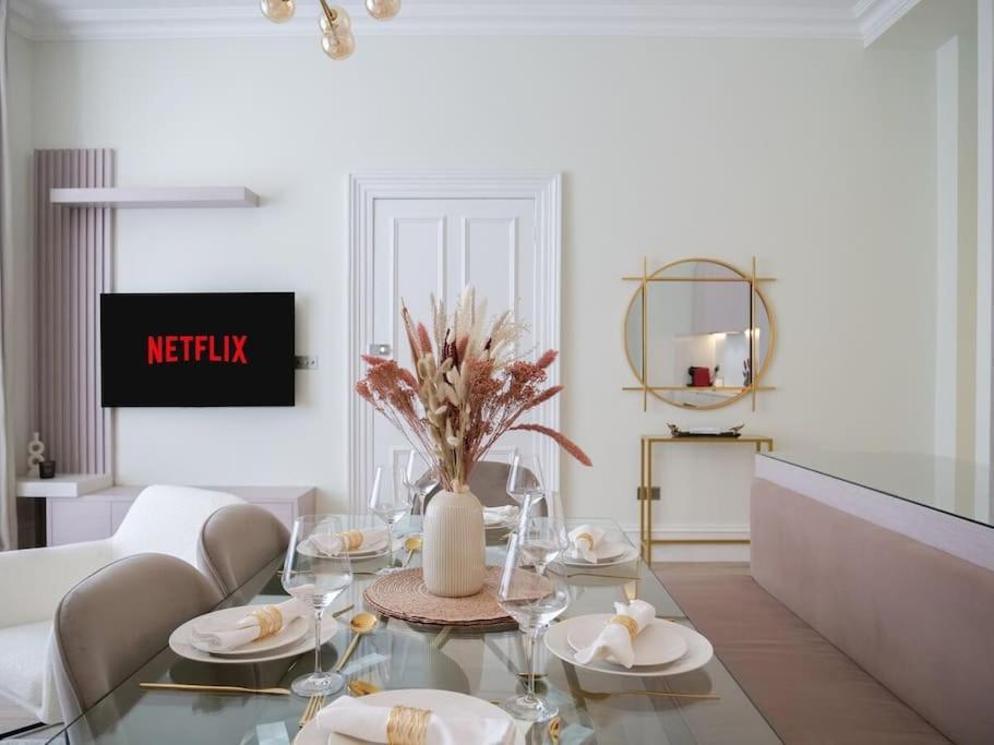 Stylish 2 Bed Flat On The Iconic Gloucester Road Lägenhet London