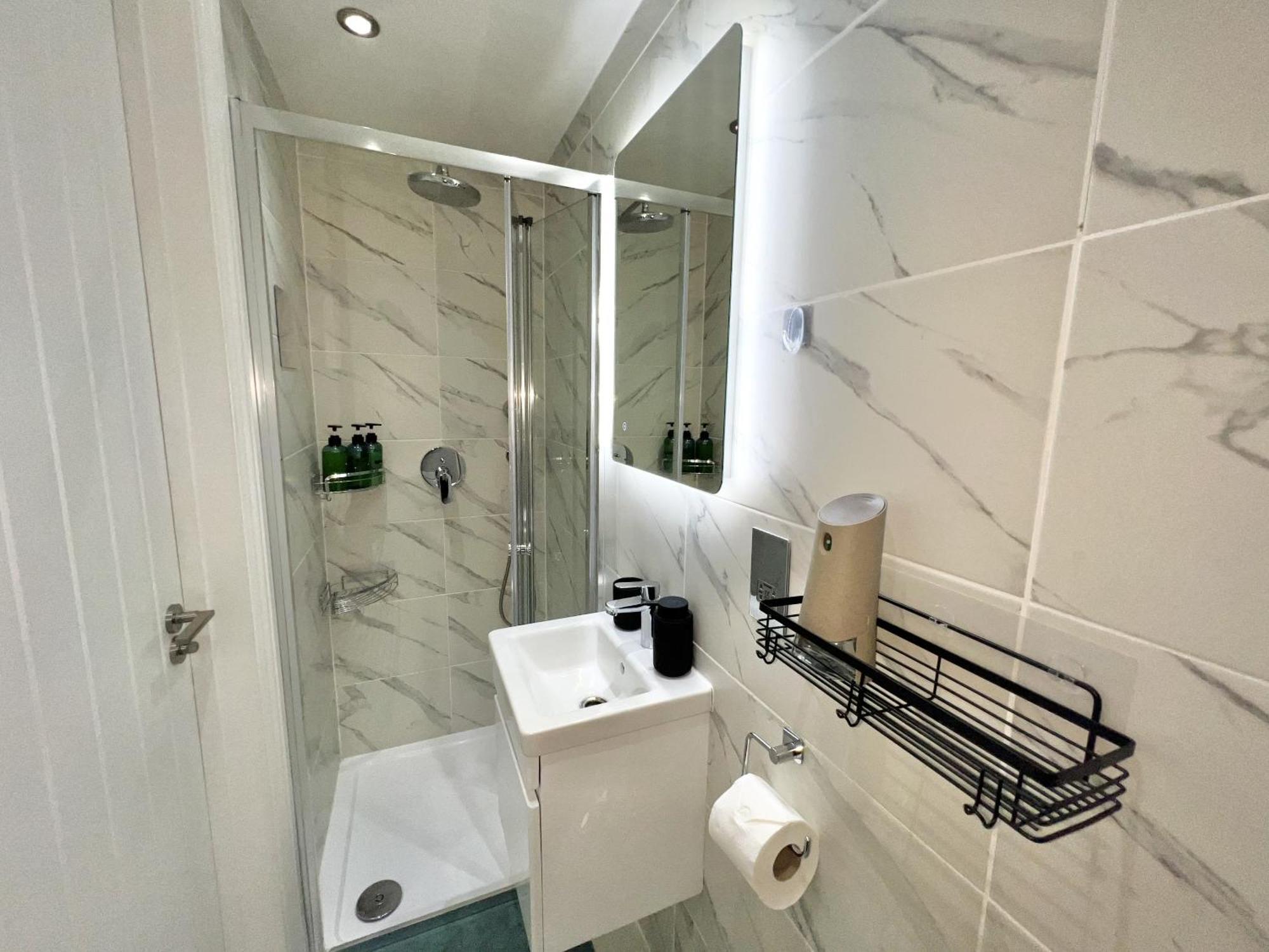 Semesterbostad Charming 3-bed Flat In Shepherds Bush - Sleeps 9 London