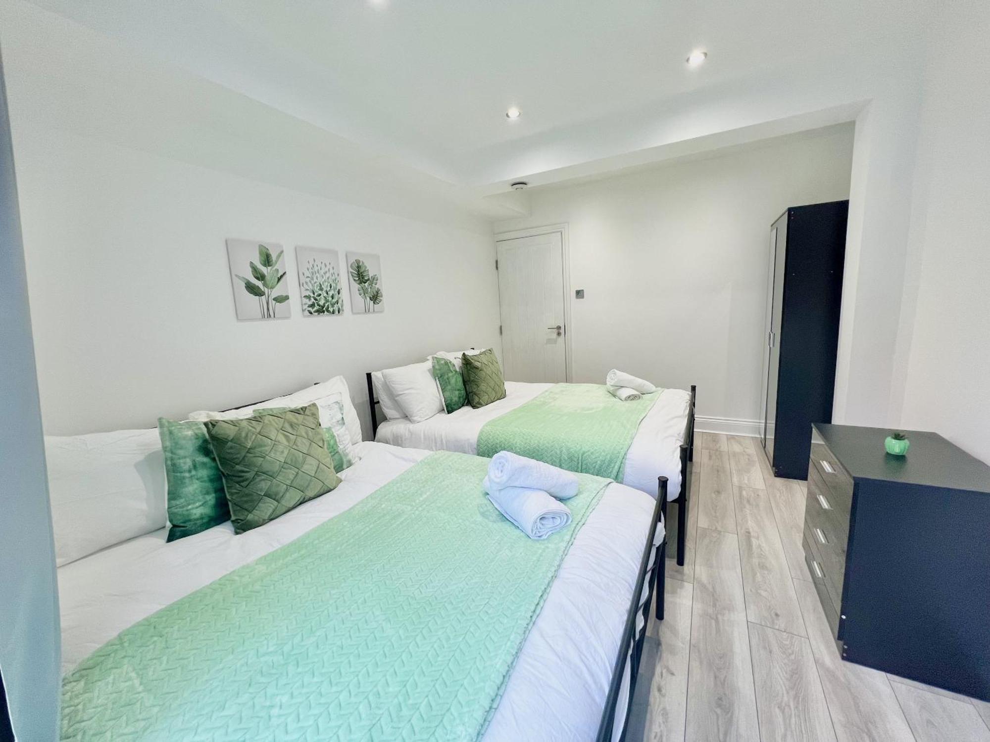 Charming 3-bed Flat In Shepherds Bush - Sleeps 9 Semesterbostad
