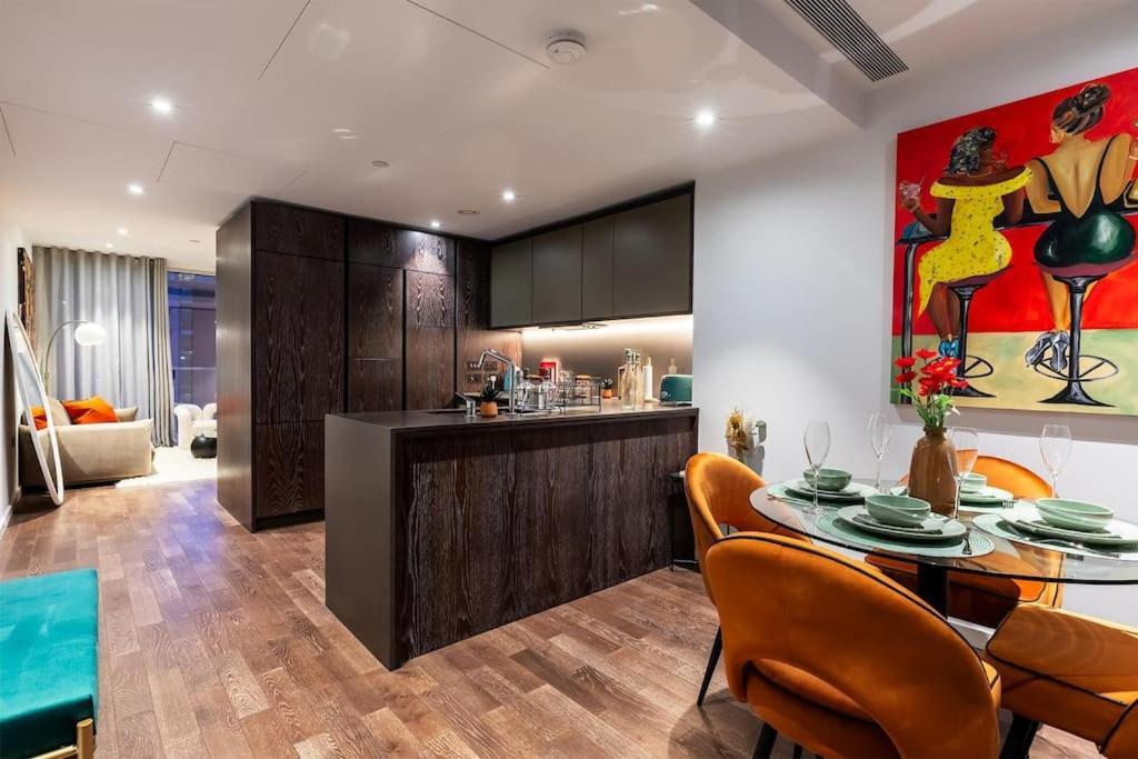 Appartement Luxurious Haven In Iconic Battersea Power Station Londen