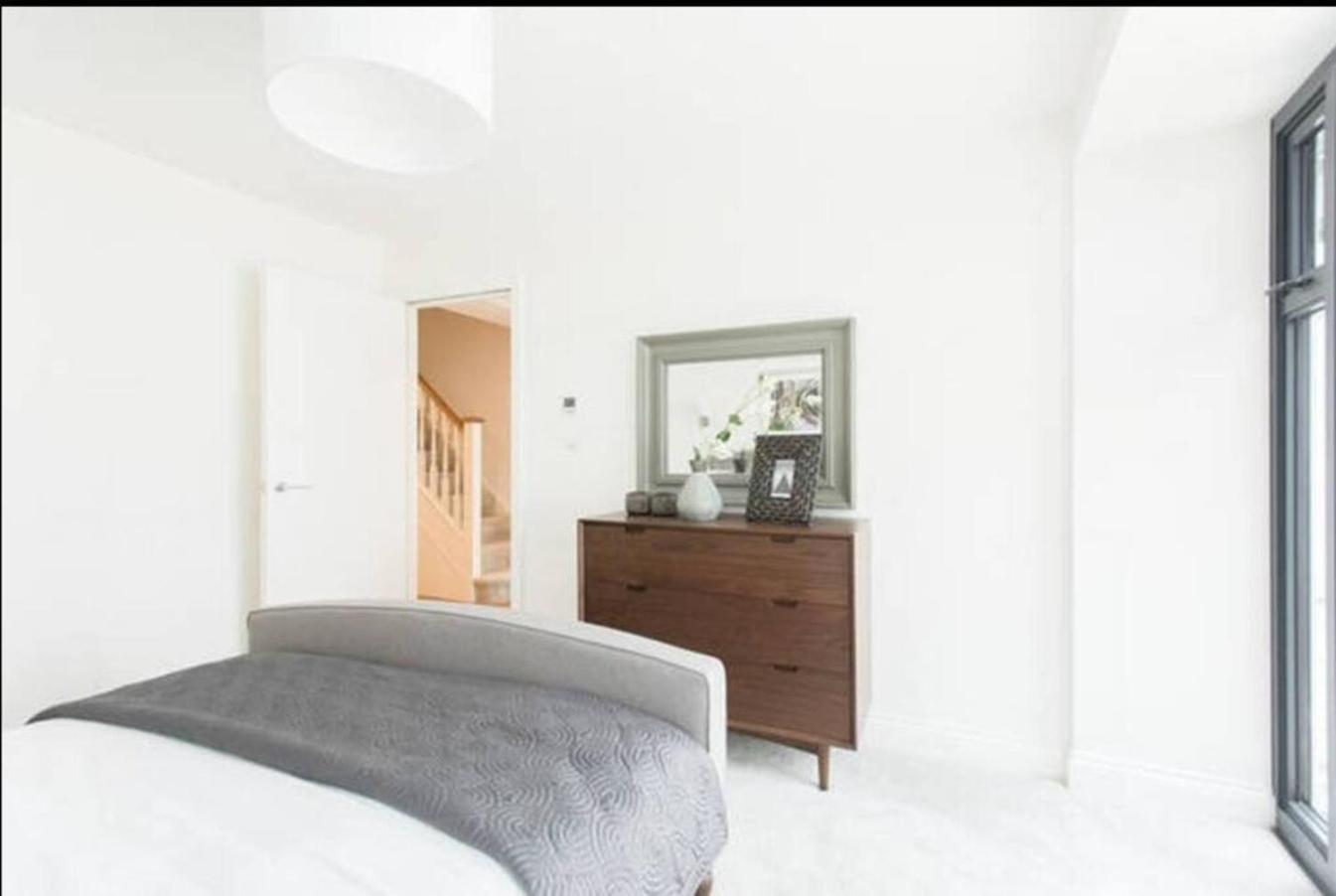 Large Three Bed Duplex Camden Semesterbostad London