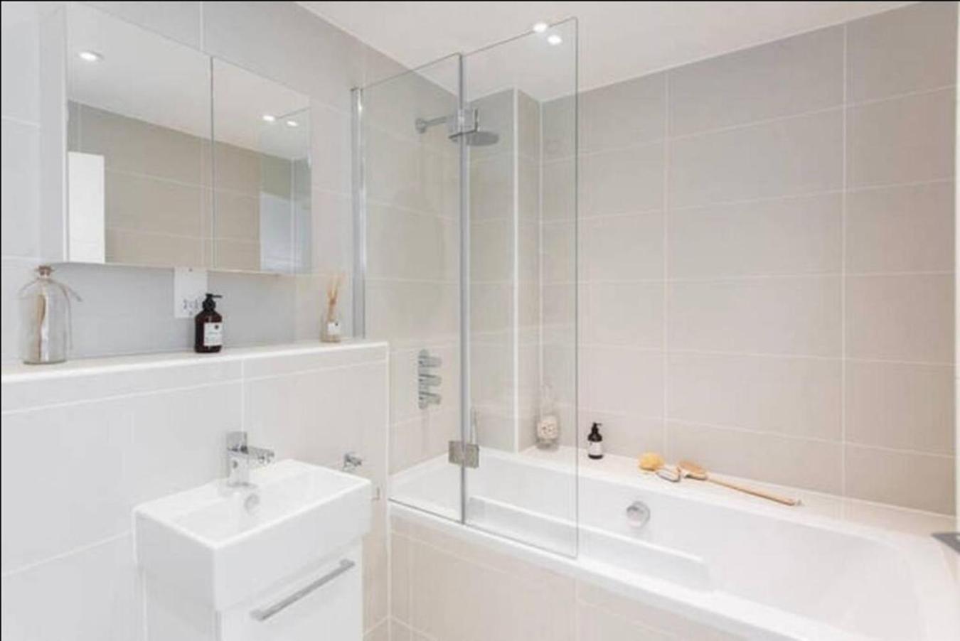 Large Three Bed Duplex Camden * Londen