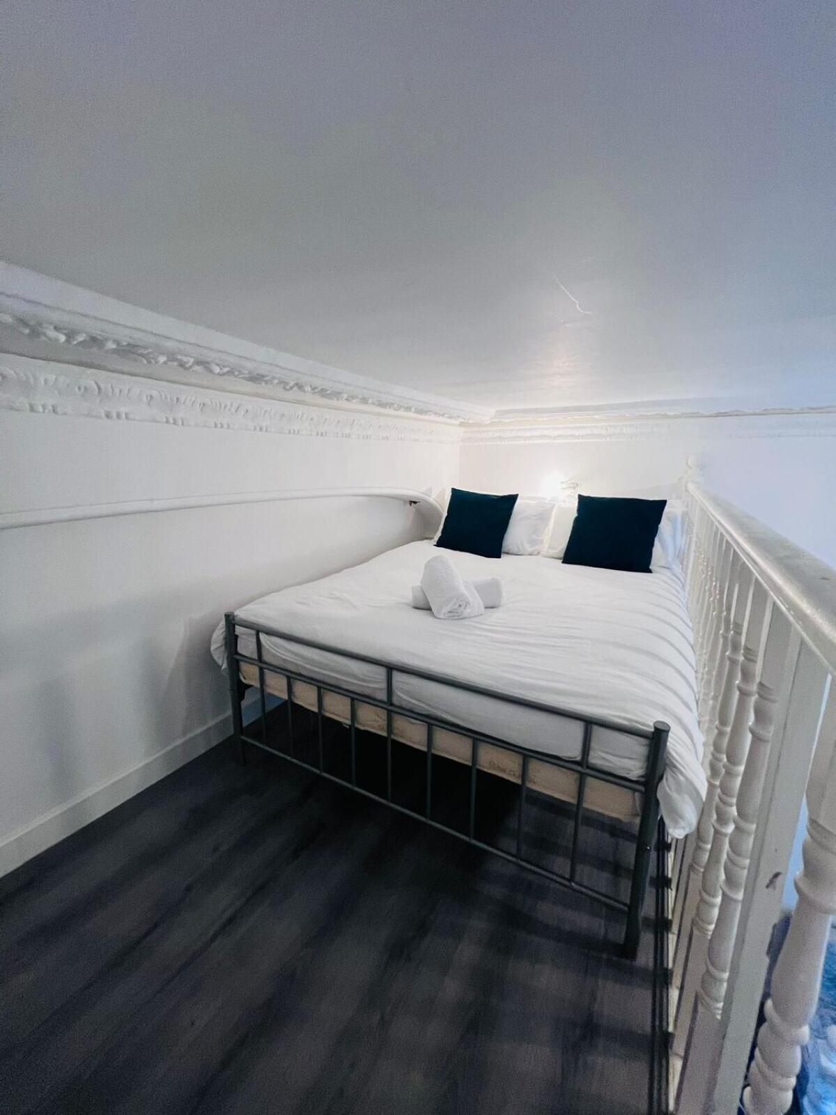 F101-first Floor Flat Fits 3 Near Hyde Park Apartment *
