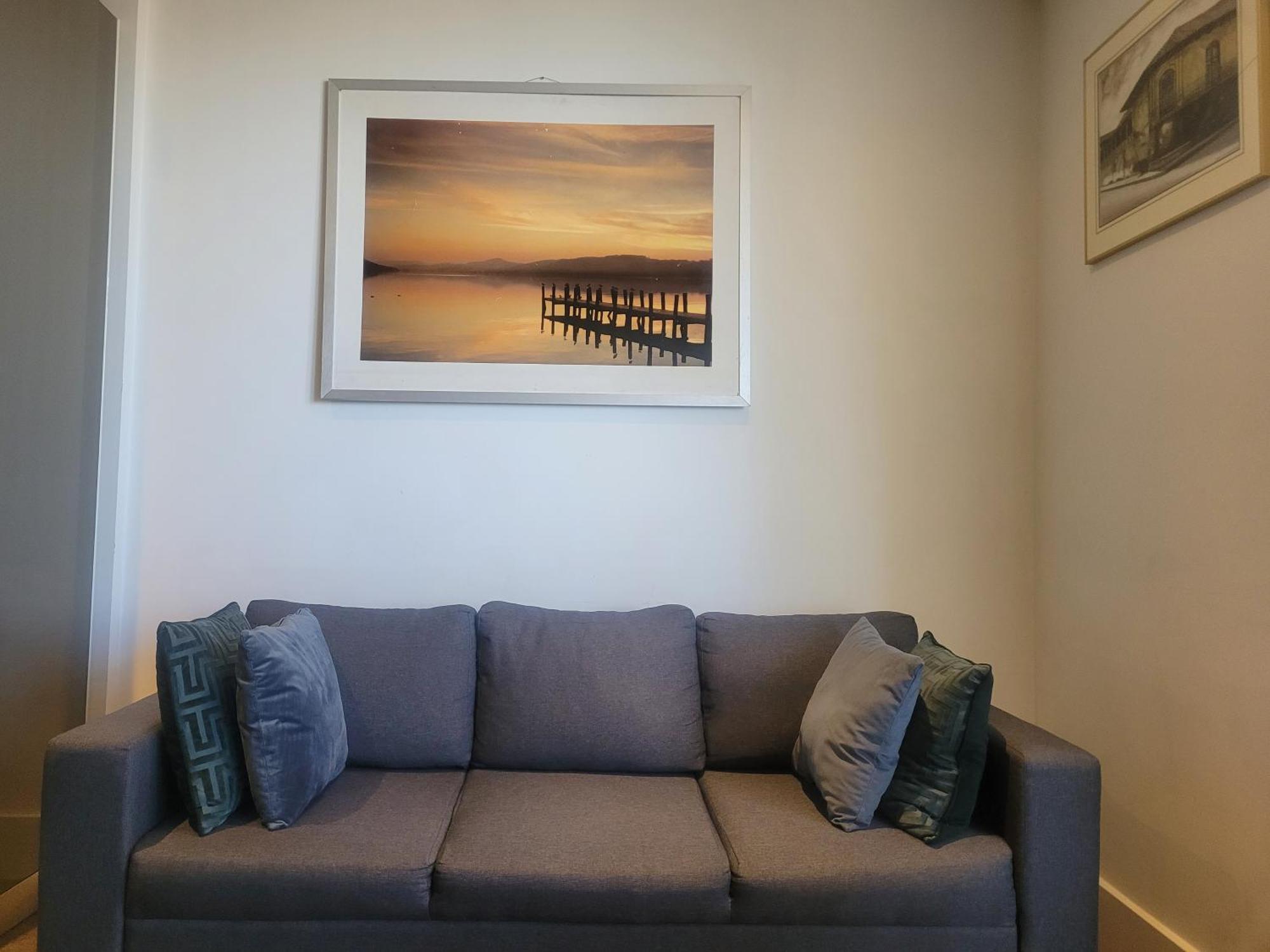 2 Bedroom 2 Bath 1 Ensuite In Roya Asenal Beautiful Views & Parking Lägenhet London