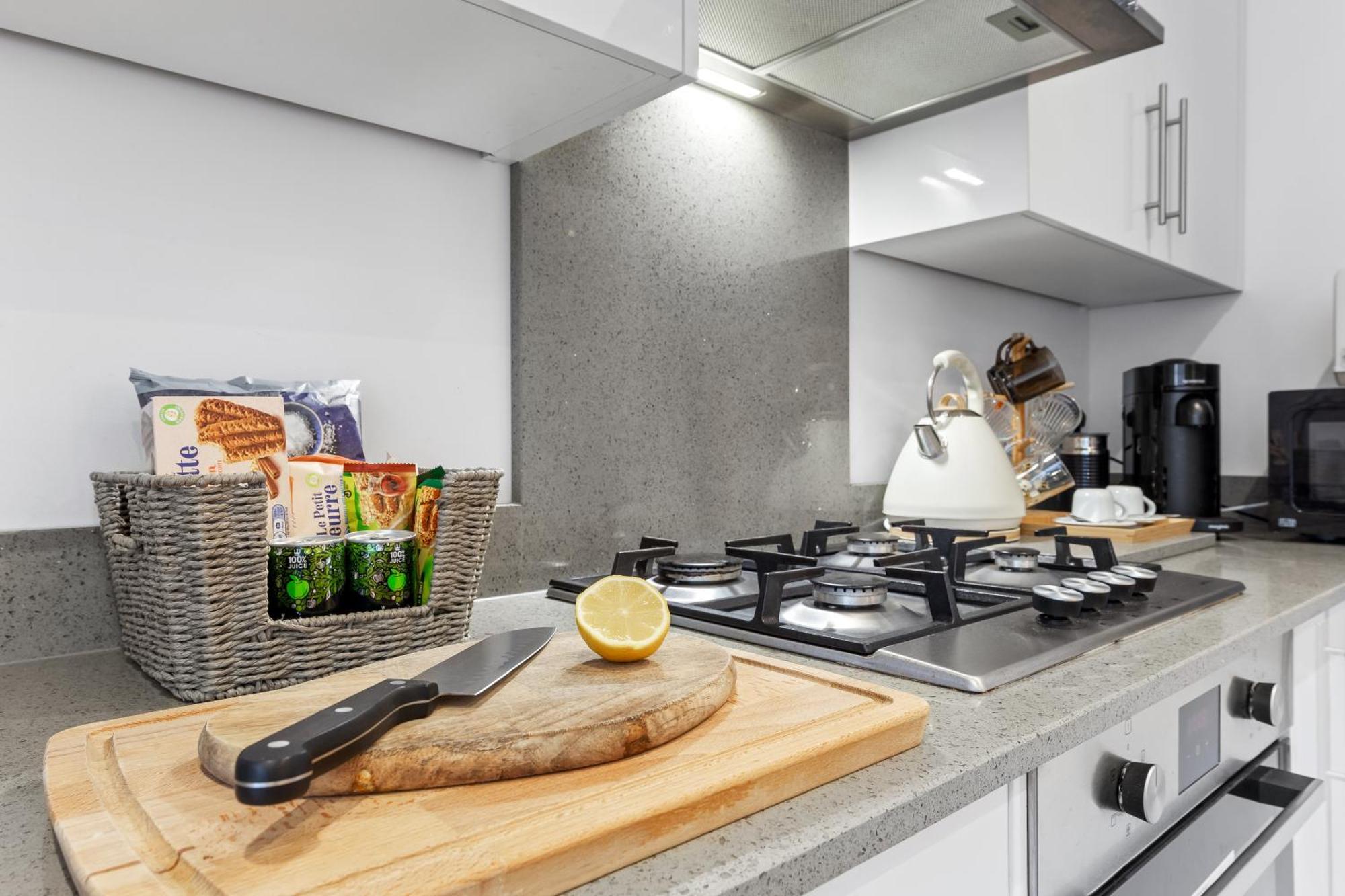Modern Basement Stoke Newington London, Close To Transport Londen