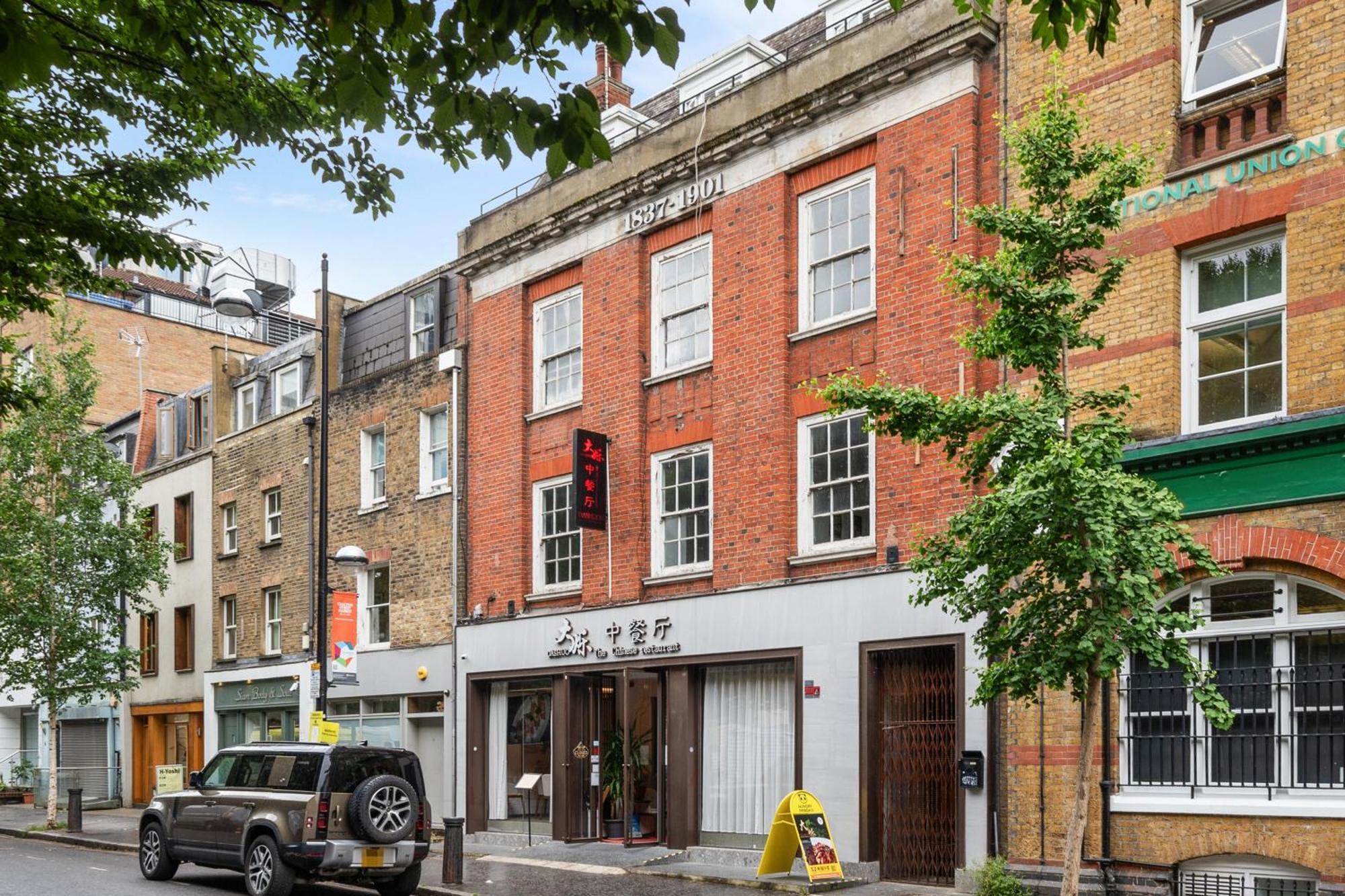 The Chalton Funk-in Kings Cross Apartment