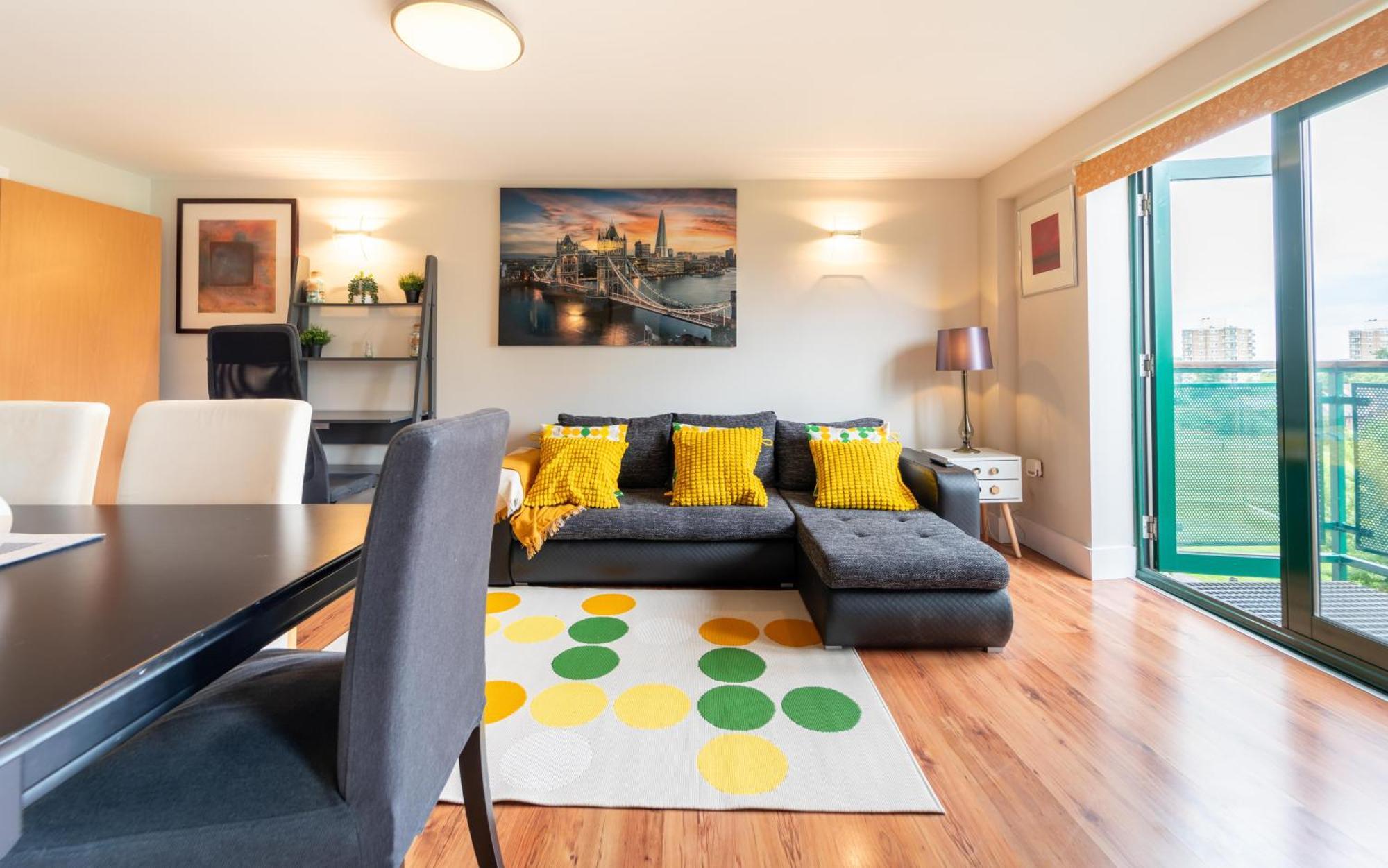 Luxury Docklands 2bed Apt- Close To Excel- Canary Wharf- Airport - 02 Arena- Free Parking- Ps 4 Lejlighed
