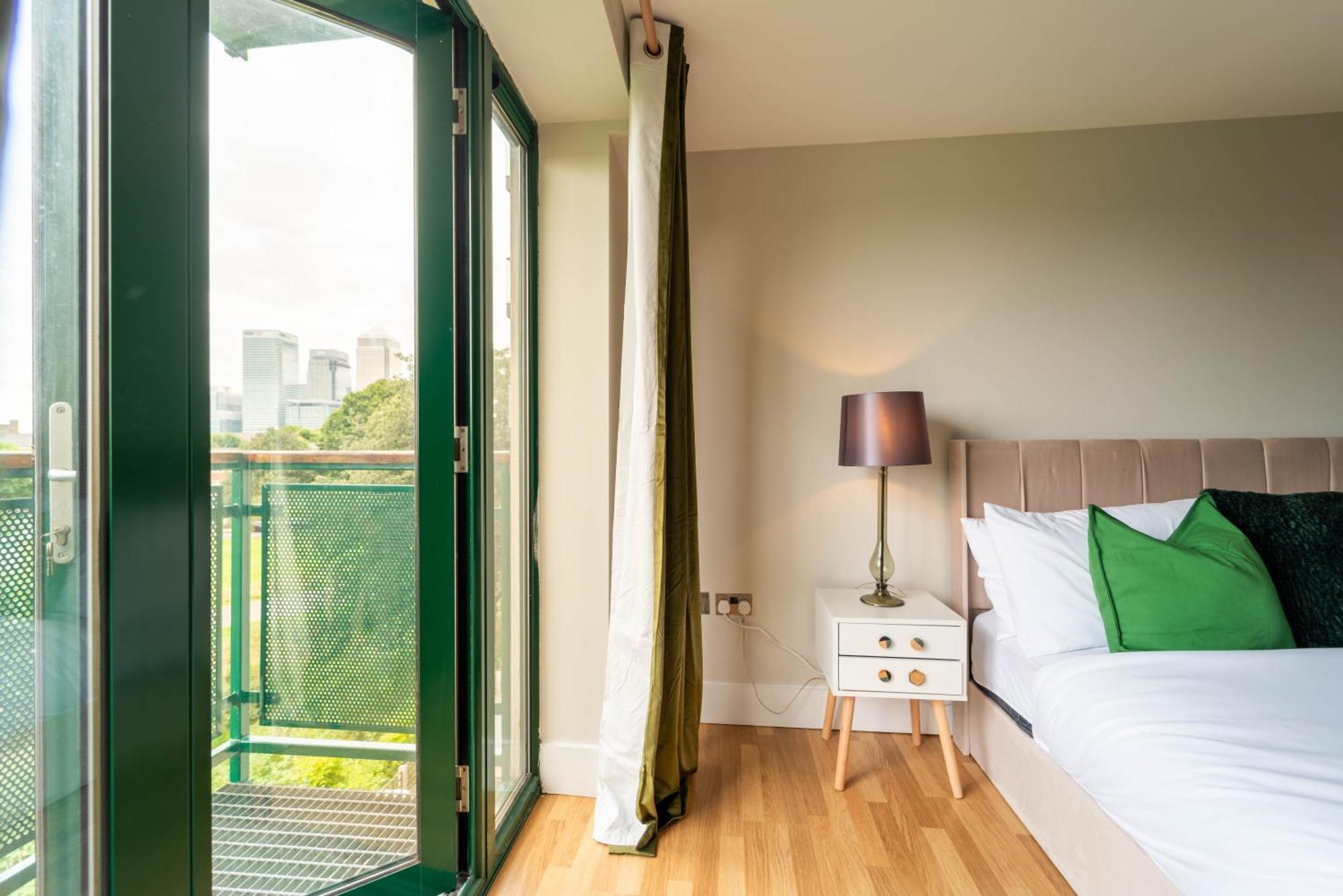 Luxury Docklands 2bed Apt- Close To Excel- Canary Wharf- Airport - 02 Arena- Free Parking- Ps 4 Appartamento