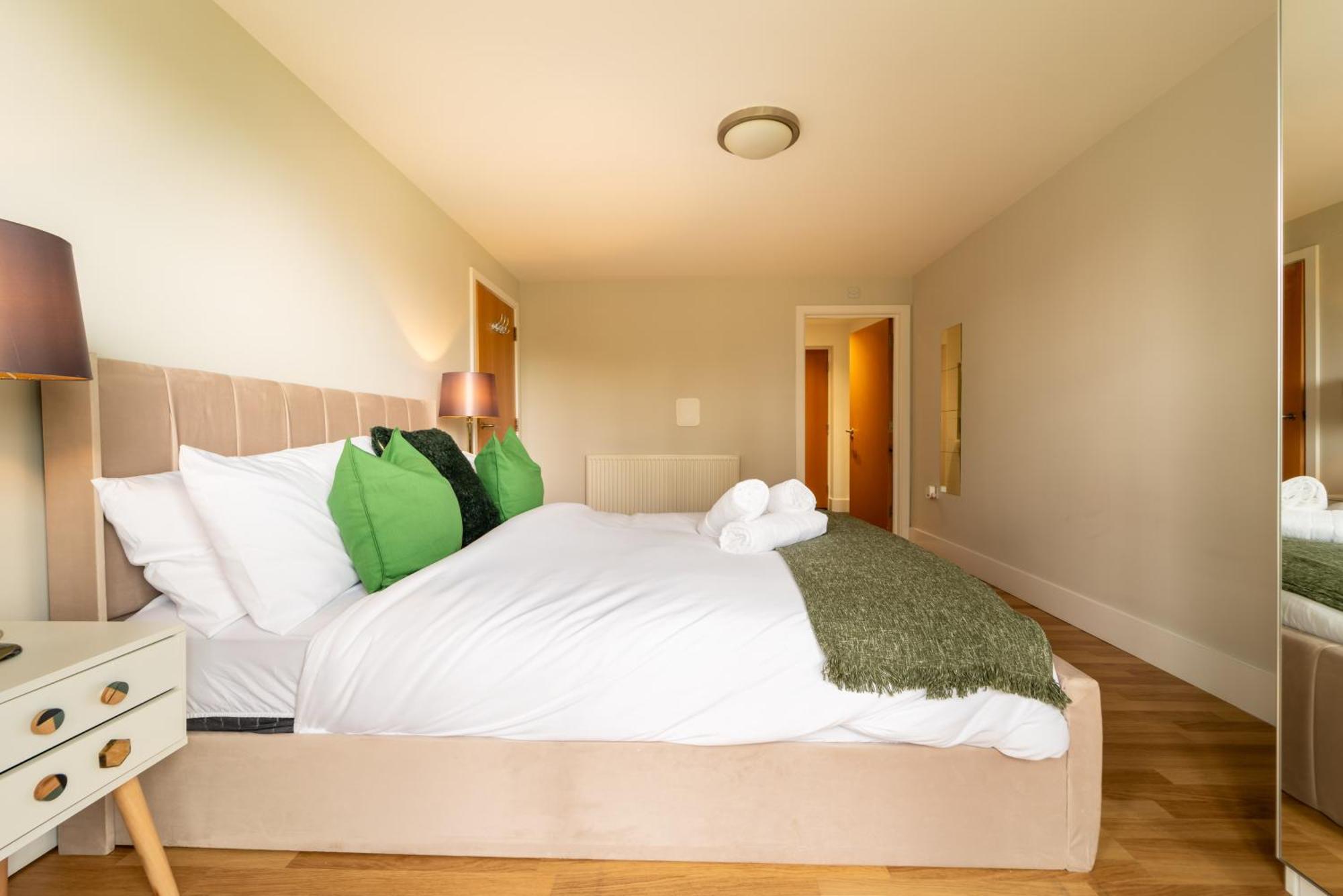 Luxury Docklands 2bed Apt- Close To Excel- Canary Wharf- Airport - 02 Arena- Free Parking- Ps 4 Lejlighed *