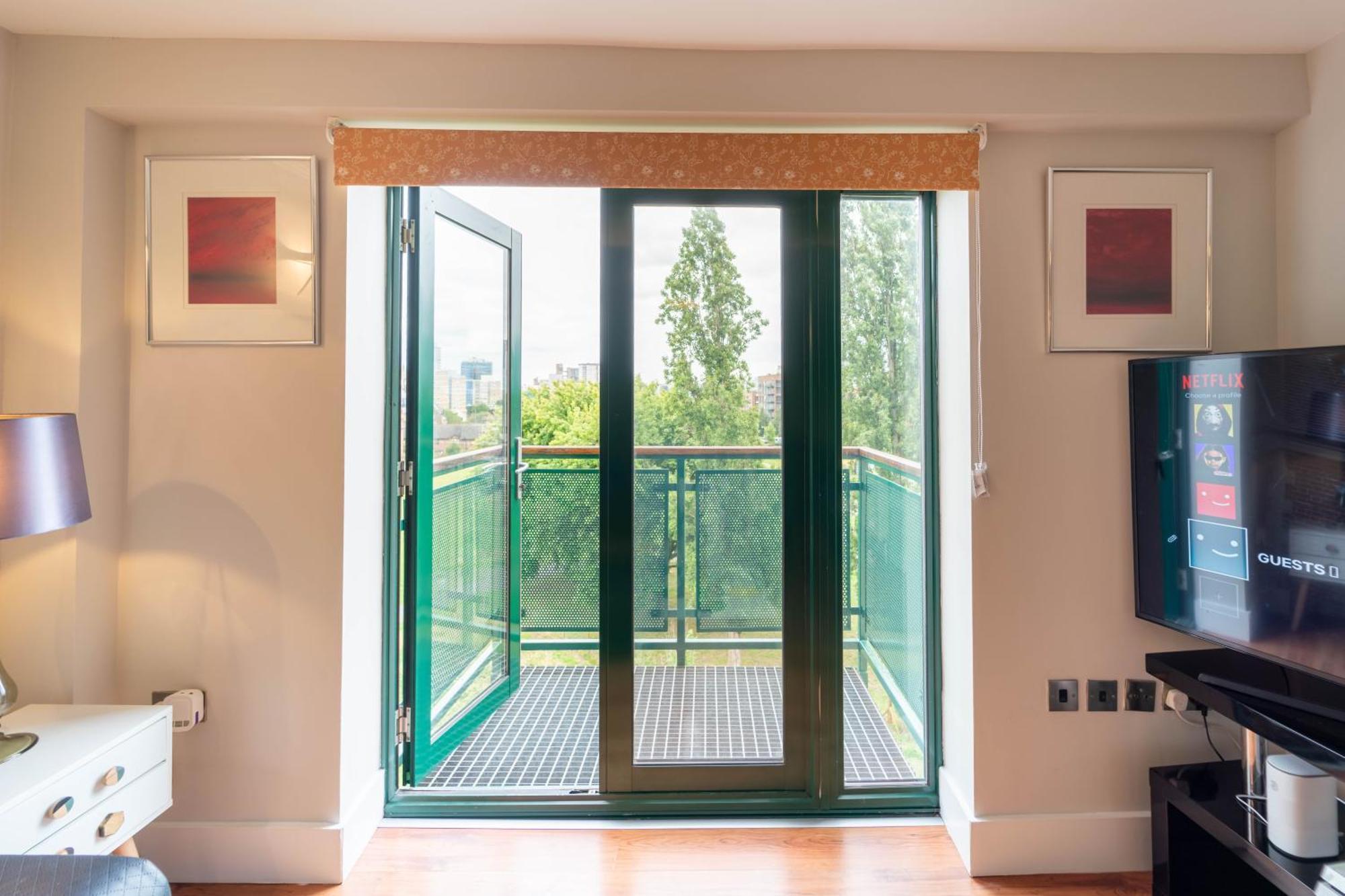 Luxury Docklands 2bed Apt- Close To Excel- Canary Wharf- Airport - 02 Arena- Free Parking- Ps 4 Lejlighed London