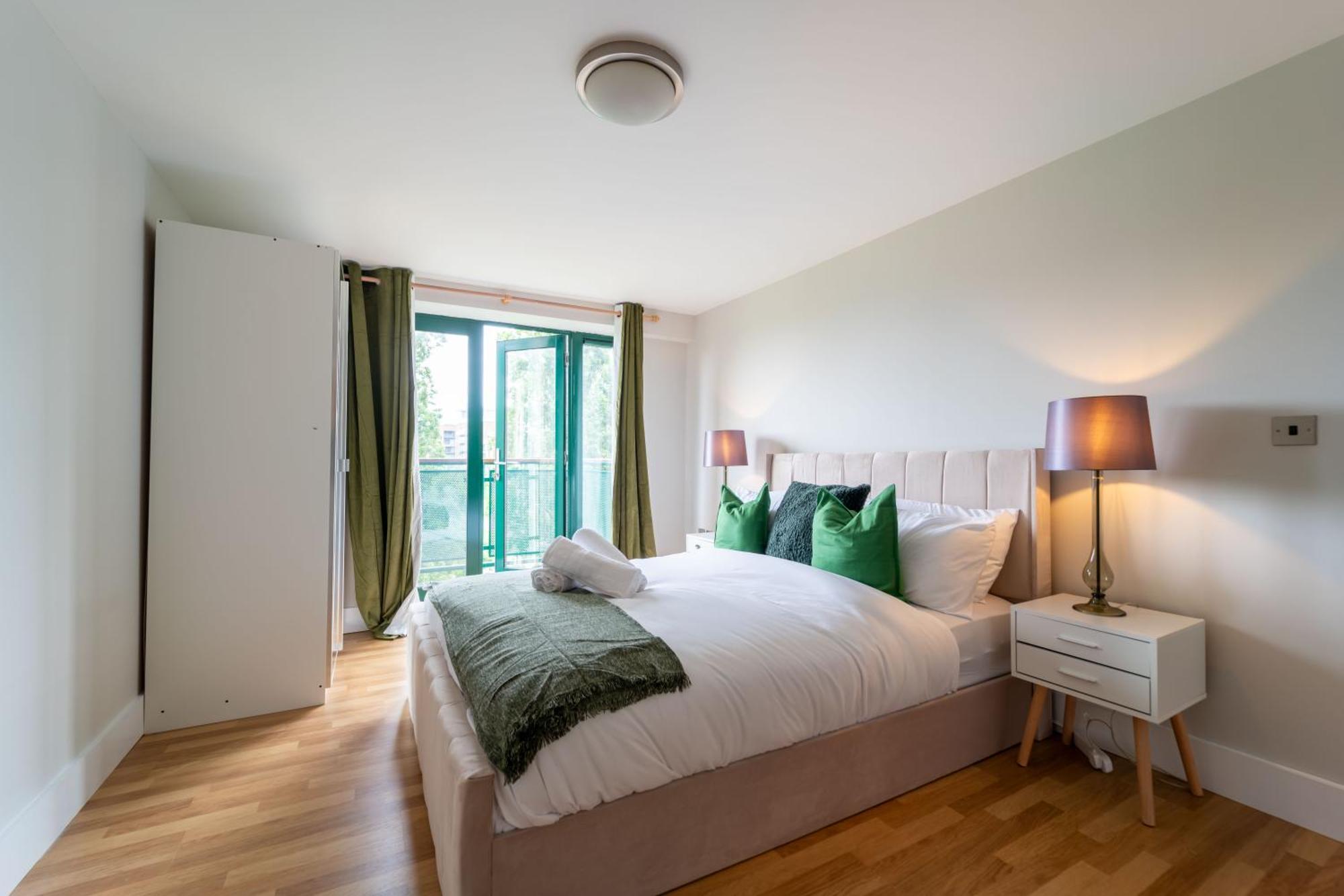 Luxury Docklands 2bed Apt- Close To Excel- Canary Wharf- Airport - 02 Arena- Free Parking- Ps 4 * Londra