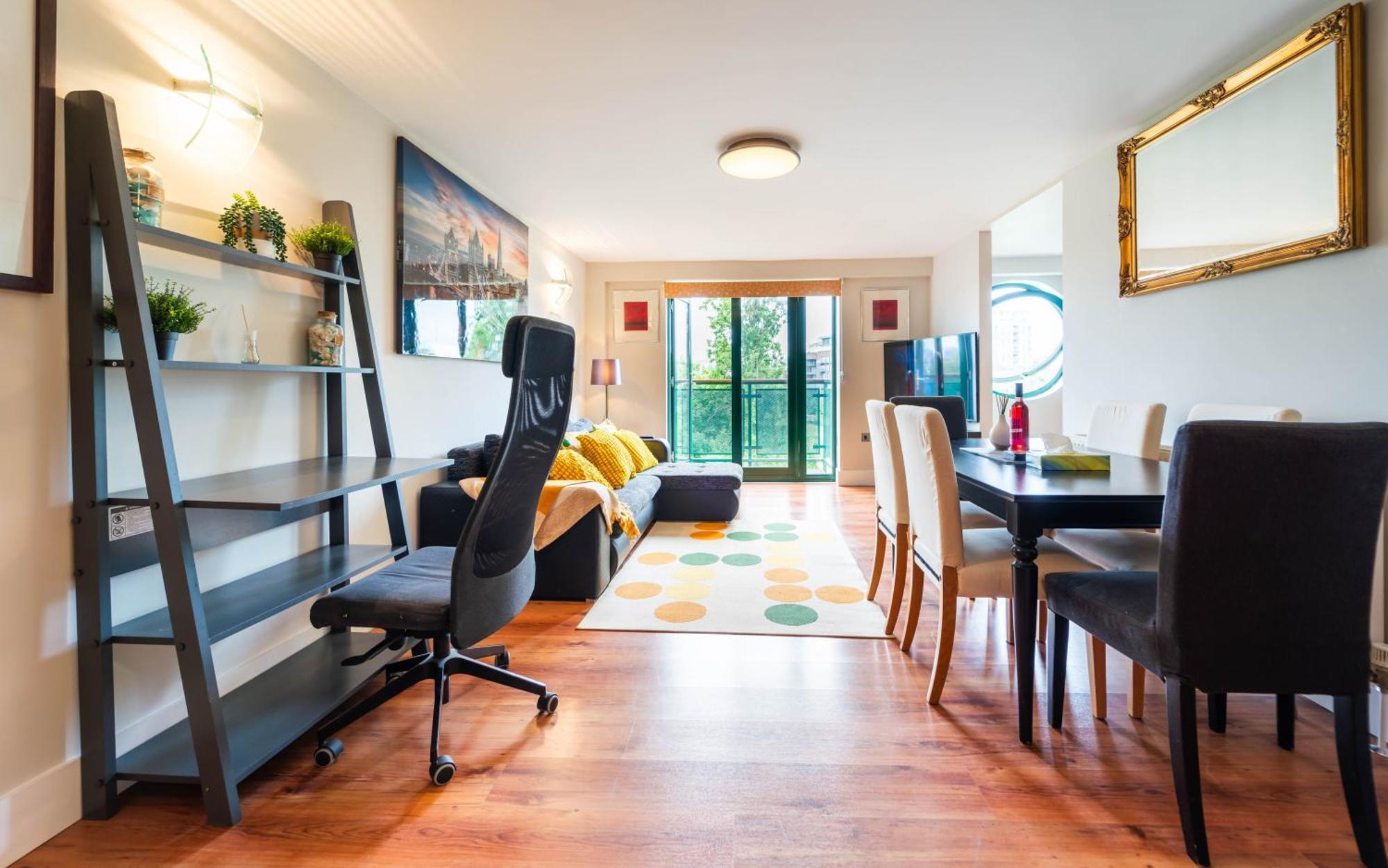 Luxury Docklands 2bed Apt- Close To Excel- Canary Wharf- Airport - 02 Arena- Free Parking- Ps 4 Londra
