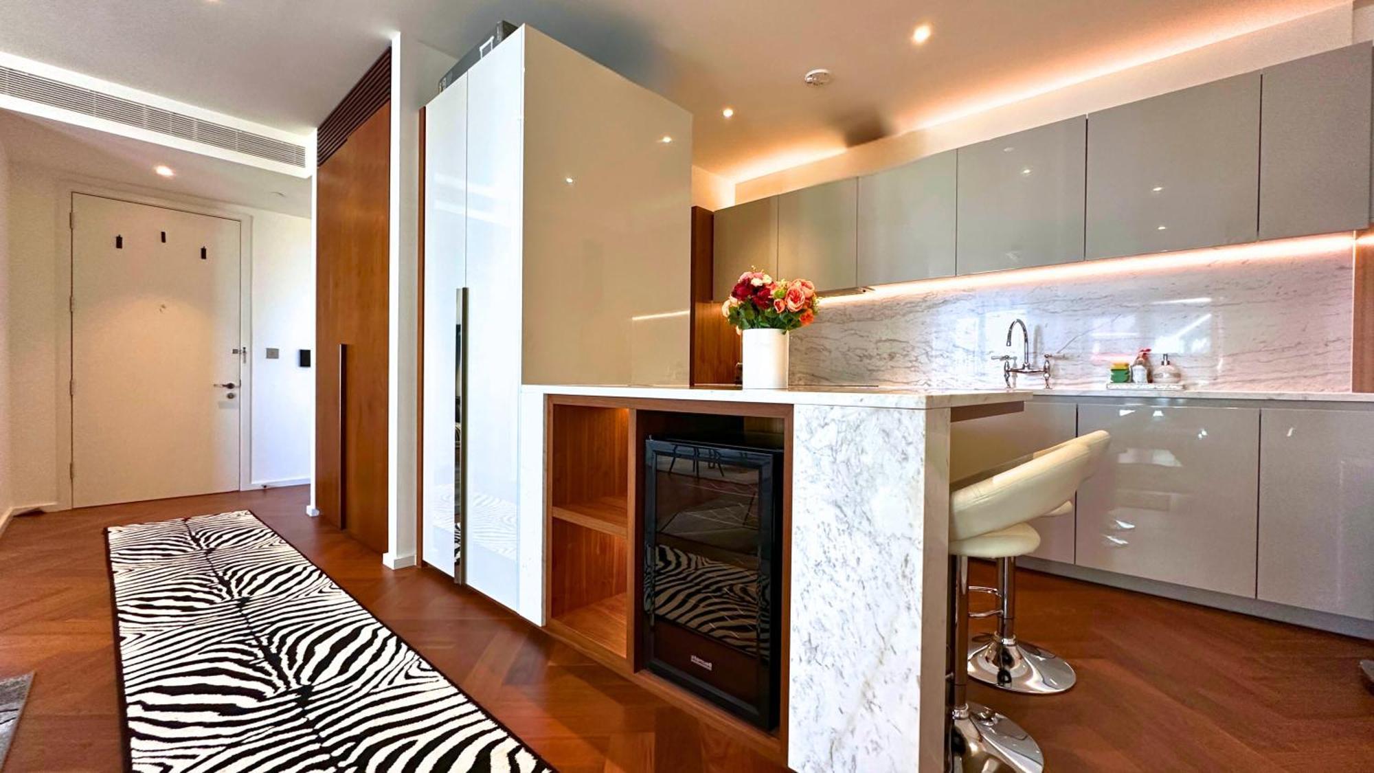 Lavish Penthouse River View Fast Wifi - Luxurylondonstays * Londen