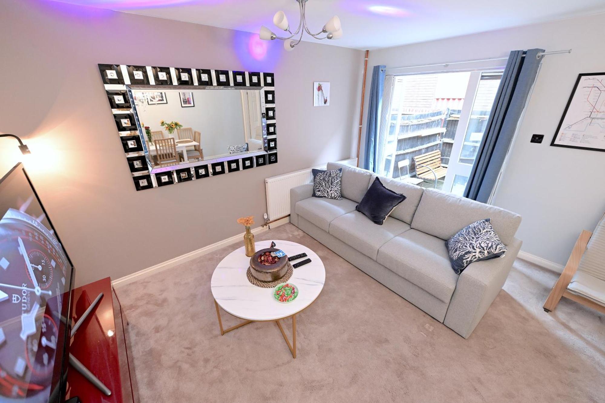 3 Bedroom House In Euston, Patio & Bbq Vakantiehuis *