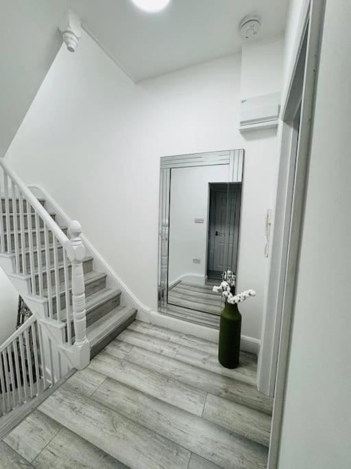 Stylish Two-story Retreat * London