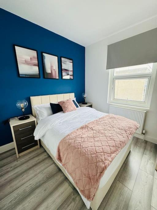 Stylish Two-story Retreat * London