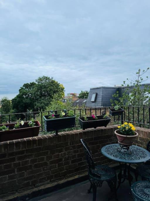 Stylish Two-story Retreat Leilighet London