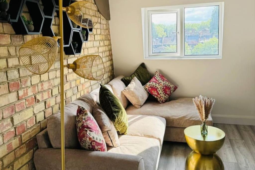 Stylish Two-story Retreat London