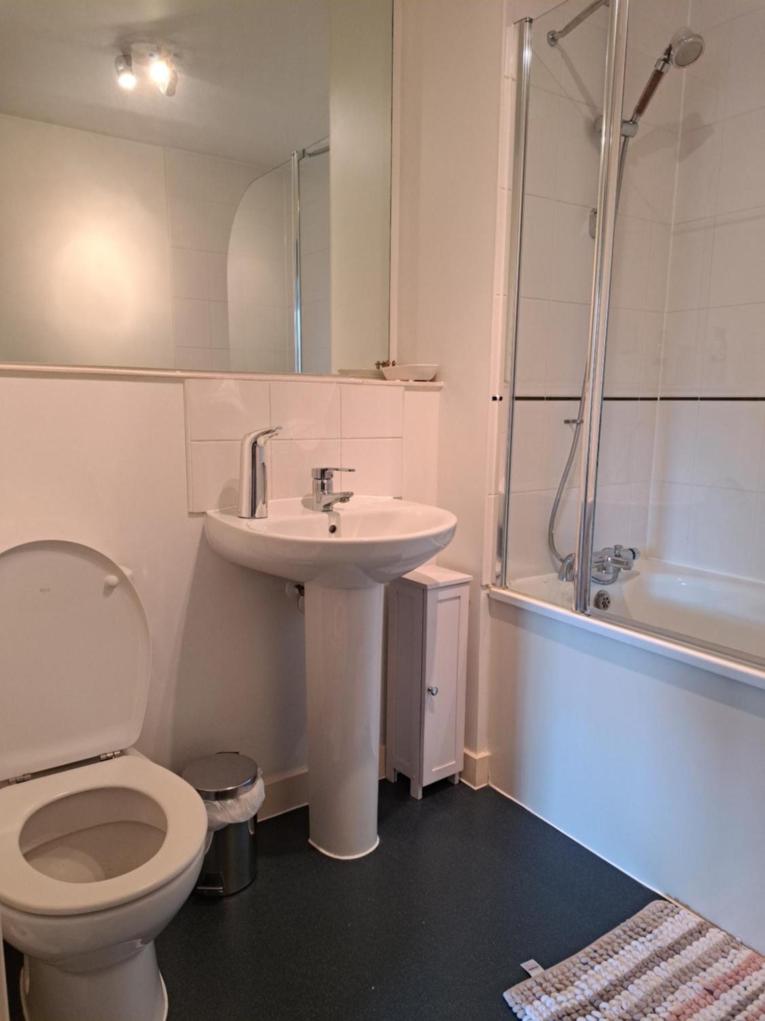 Superb Spacious 1bedroom Zone 1 Lägenhet *