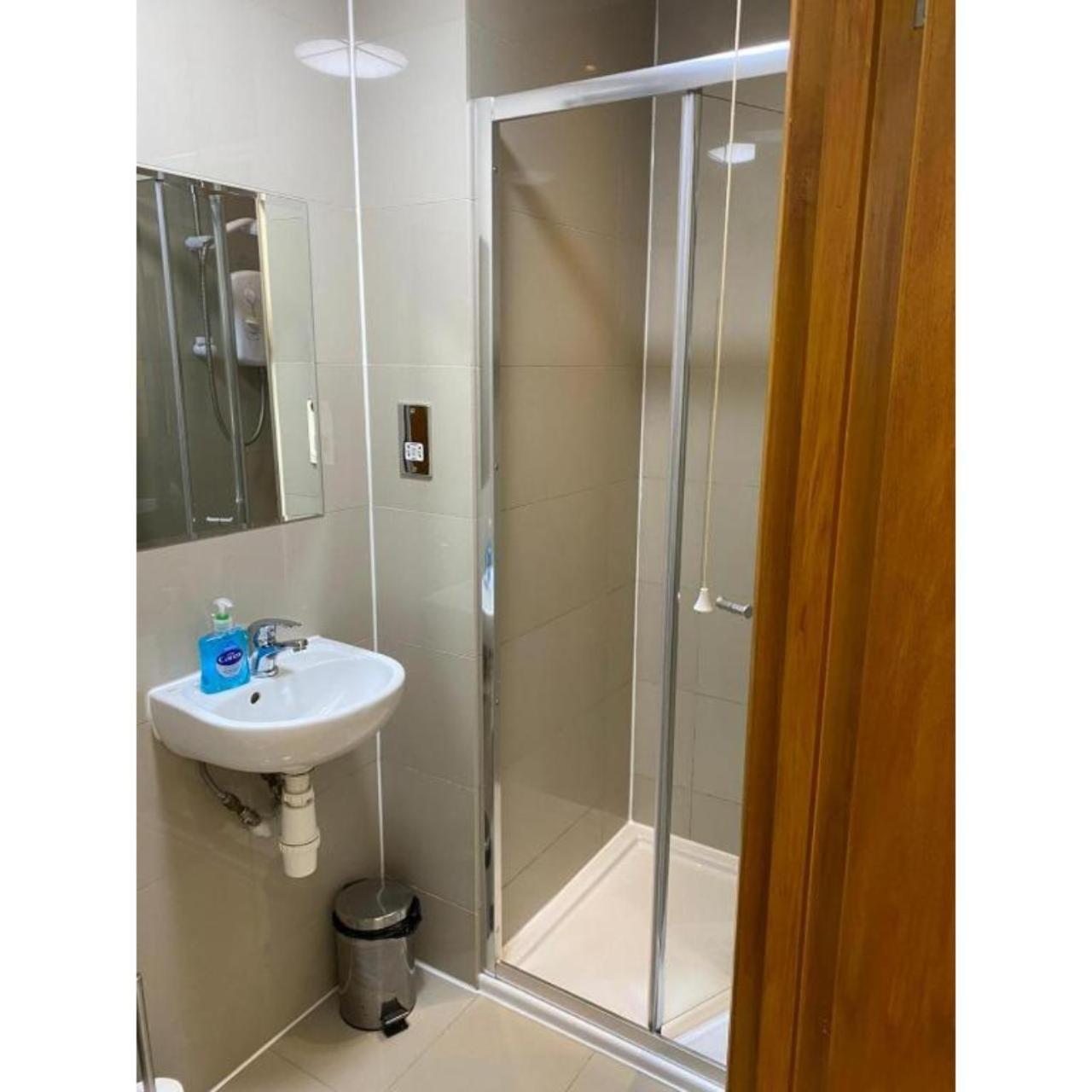 F406- Great For 2 Near Hyde Park *