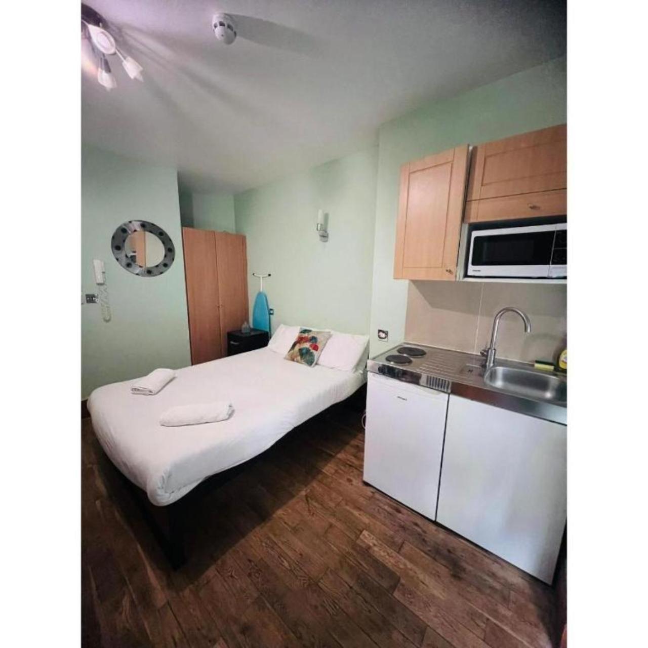 G3- Great For 2 With Patio Near Hyde Park Leilighet London
