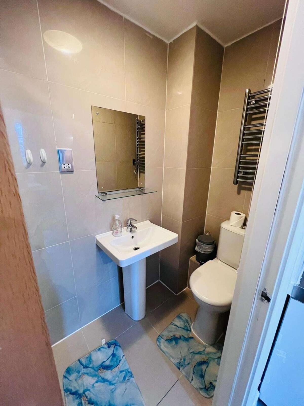 F203-fantastic Second Flr Near Hyde Park Apartment *