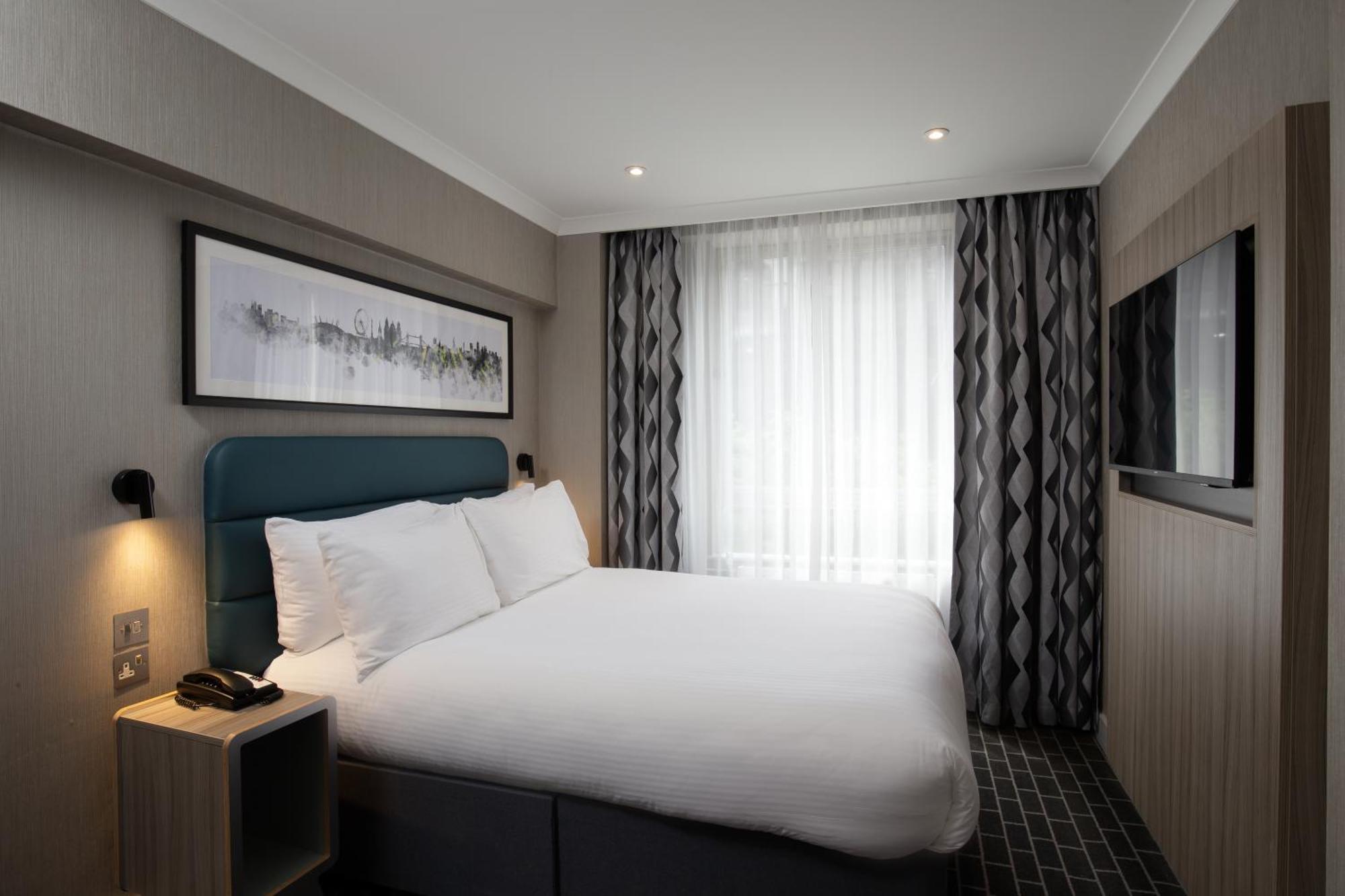 Sleeper At Royal National Hotell