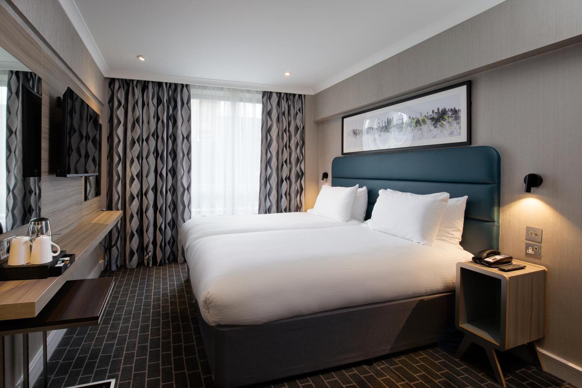 Sleeper At Royal National Hotell 4*