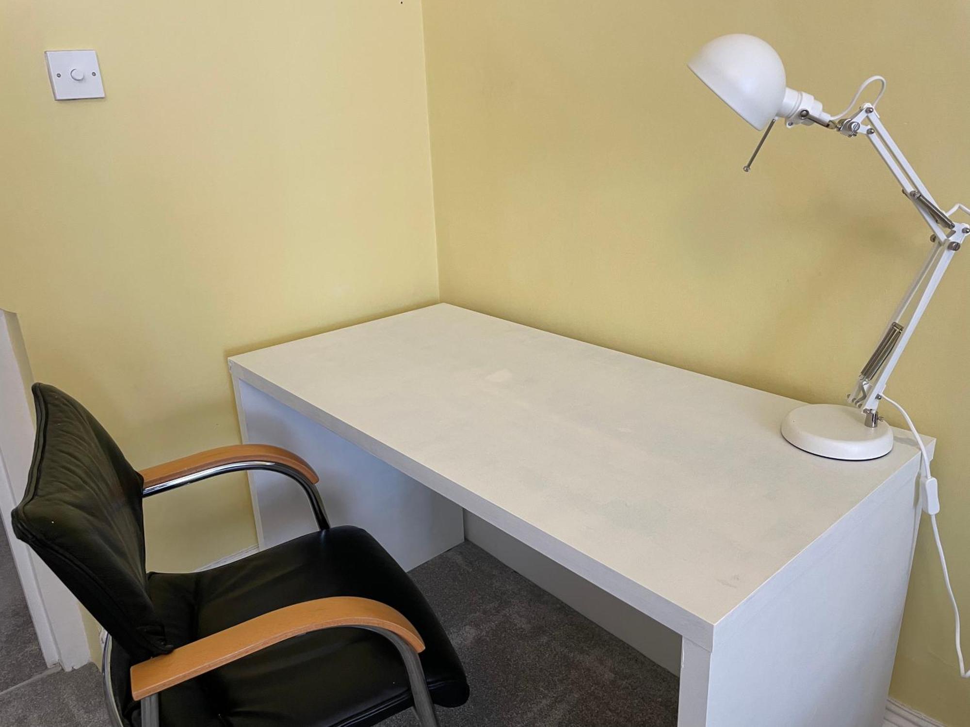 1 Bedroom In The Heart Of West Apartment