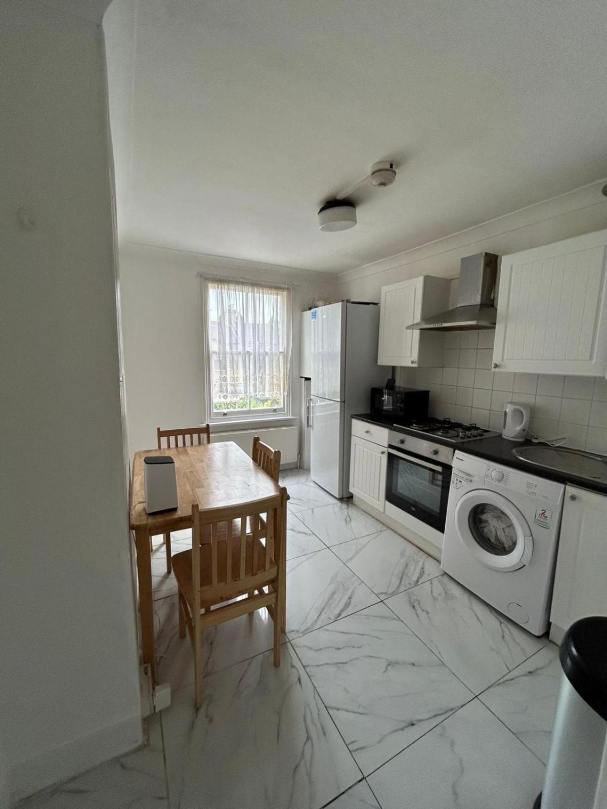 East 2 Bedroom Flat Lejlighed London