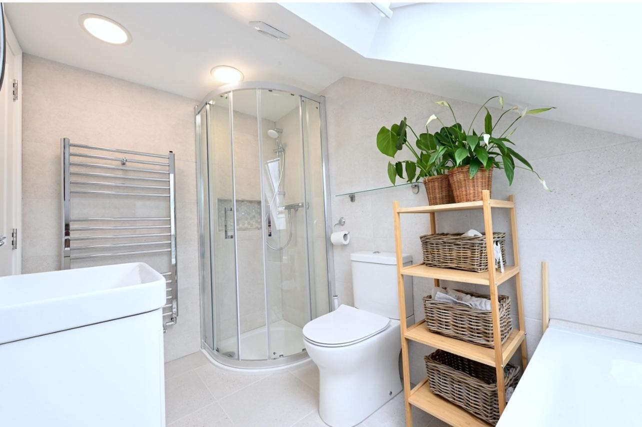 Stylish & Spacious 4 Beds House Hébergement de vacances
